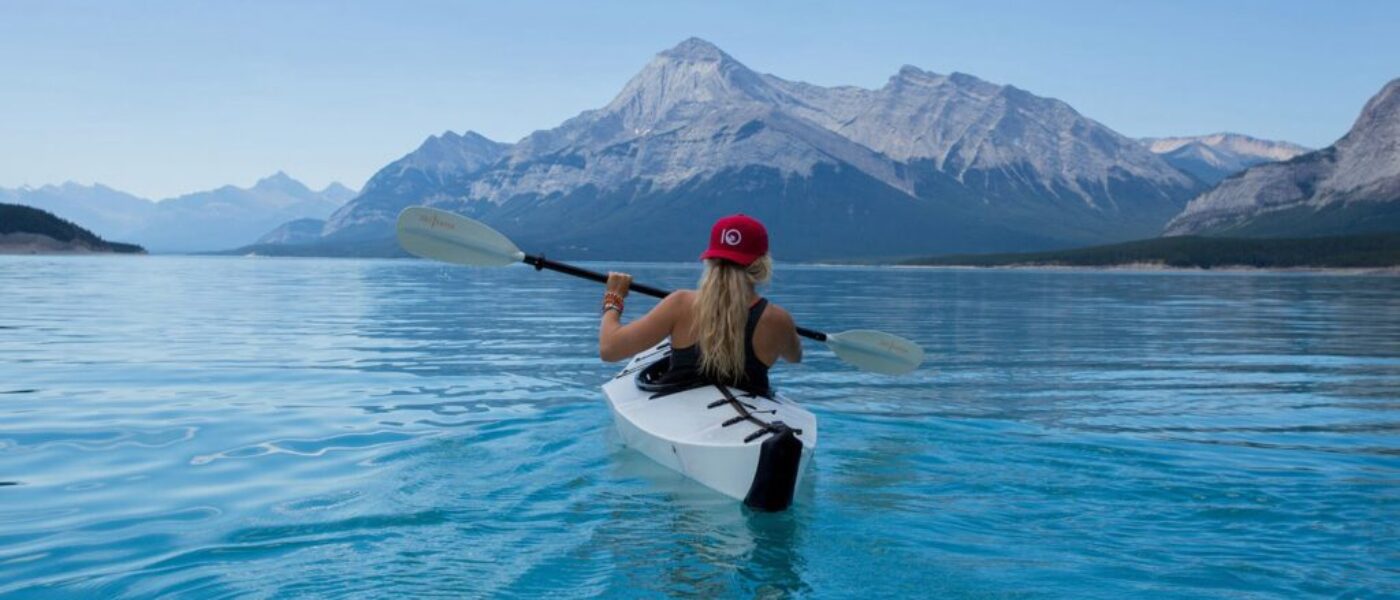 canoing-at-lake